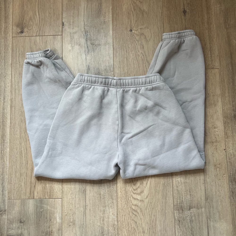 Aritzia Gray Sweatpants - Picture 3 of 4